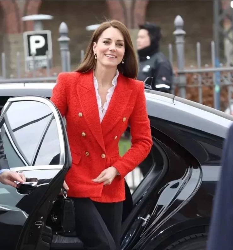 KATE MIDDLETON blazer Zara