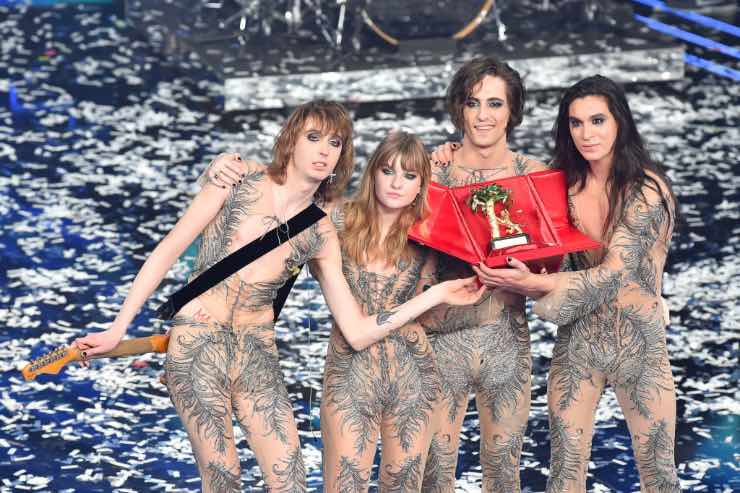 Maneskin tute trasparentiSanremo