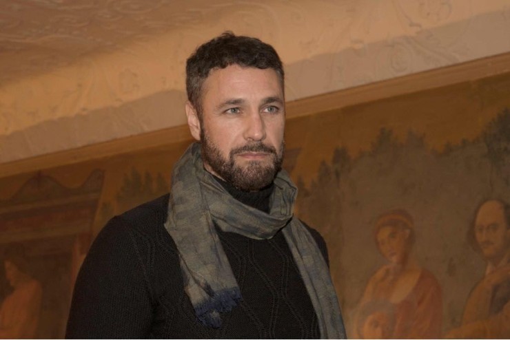 Raoul Bova con sciarpa 