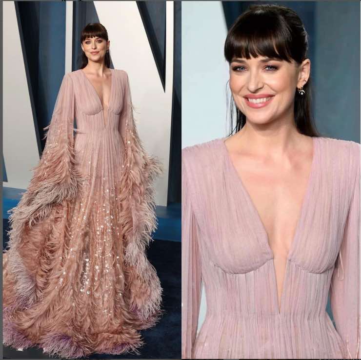 Dakota Johnson abito scollato Oscar 2022