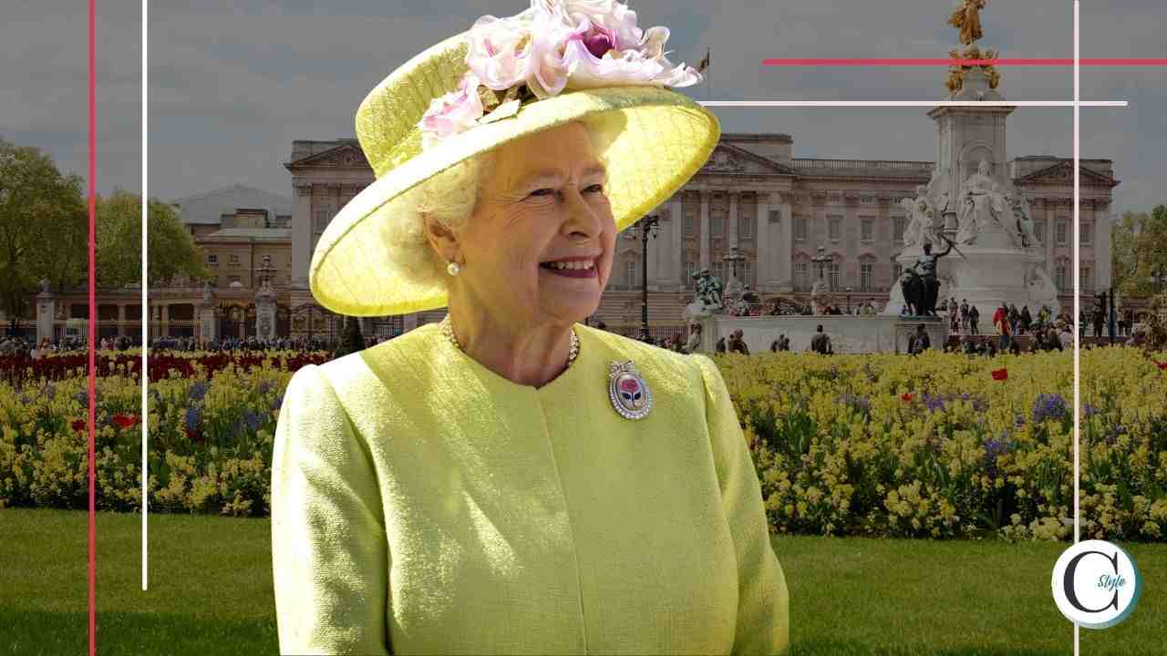 regina elisabetta lascia buckingham palace