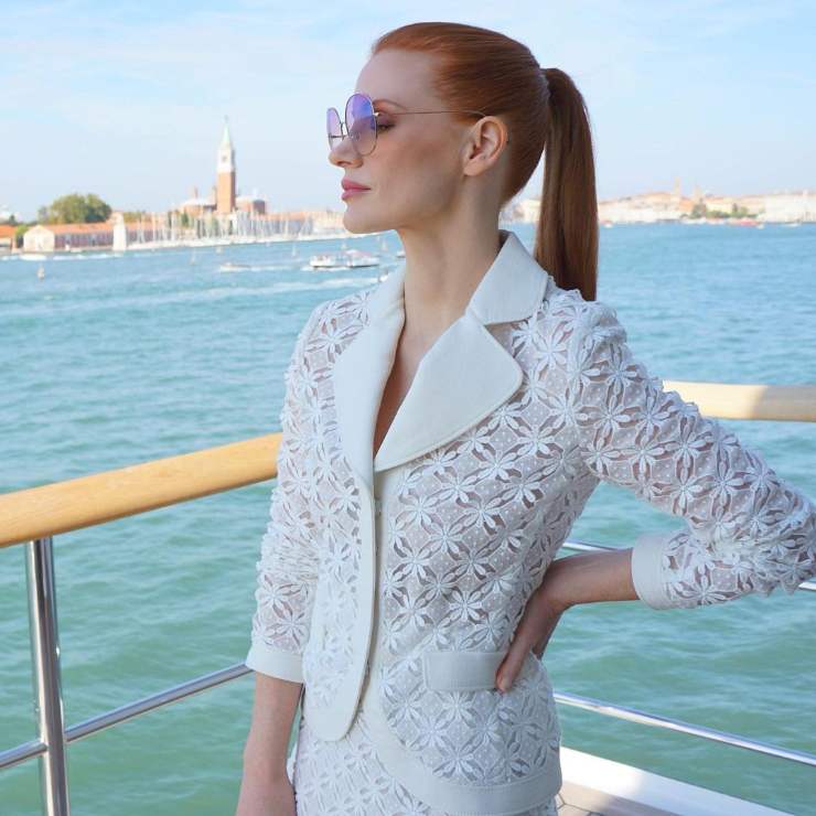 Jessica Chastain in bianco