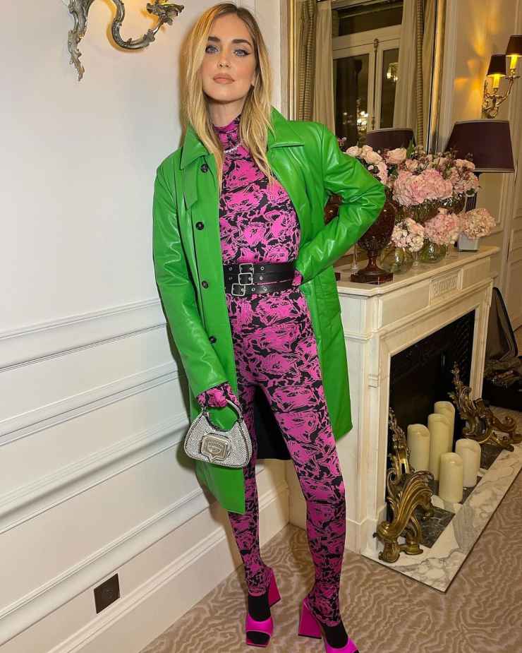 chiara ferragni tutina fucsia