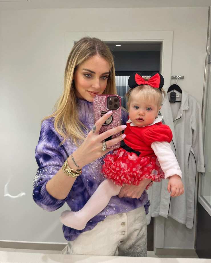 chiara ferragni golf viola