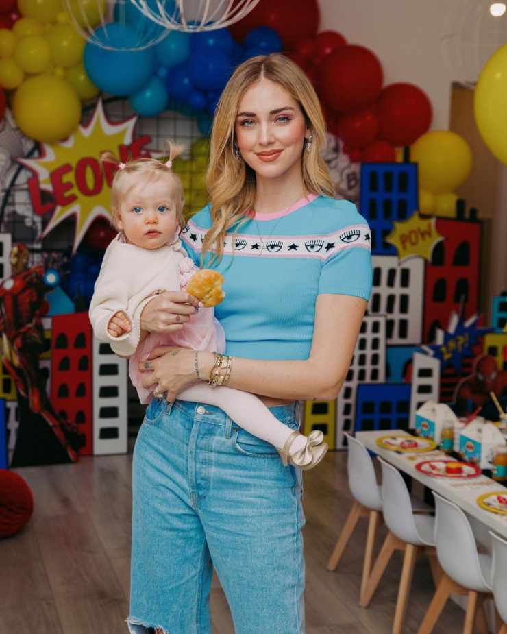 chaira ferragni jeans e tshirt