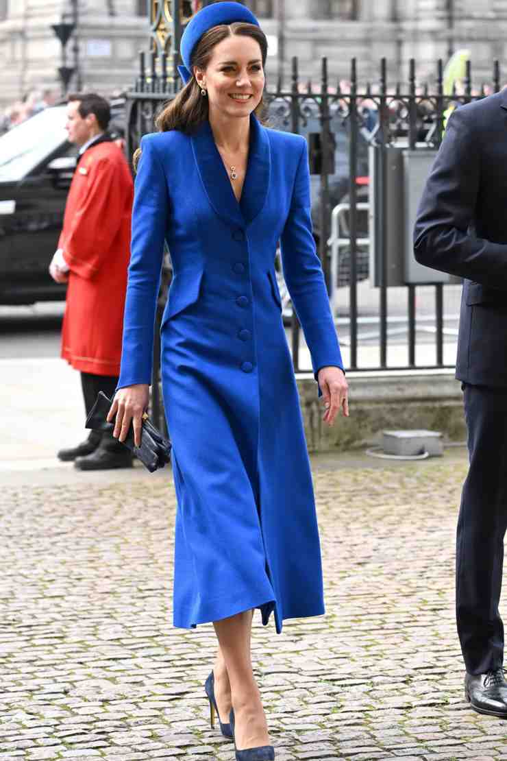 kate-middleton-blu-royal