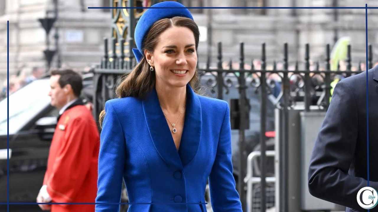 tendenza-abito-blu-primavera-2022-kate-middleton