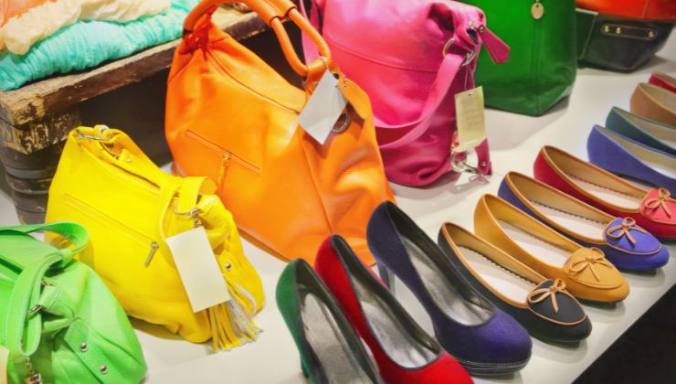 scarpe e borse colorate