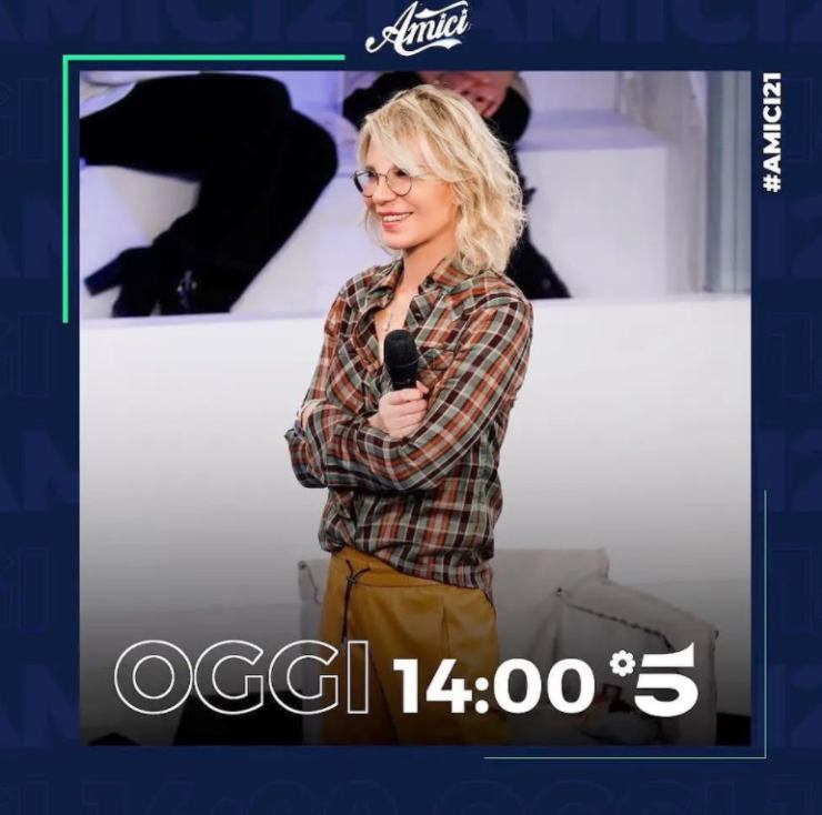 Maria De Filippi con camicia a scacchi 