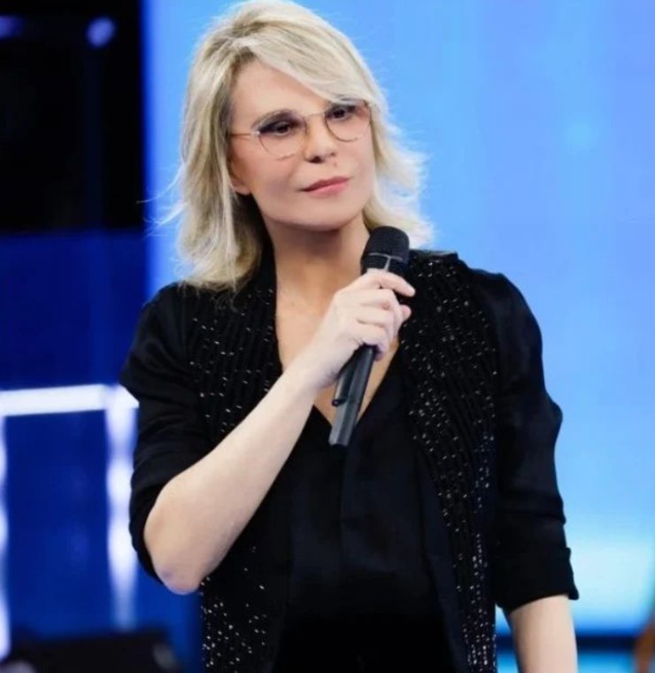 Maria De Filippi con gilet