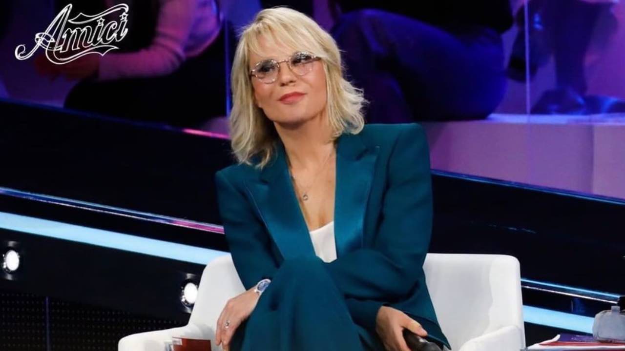 Maria De Filippi tailleur Amici