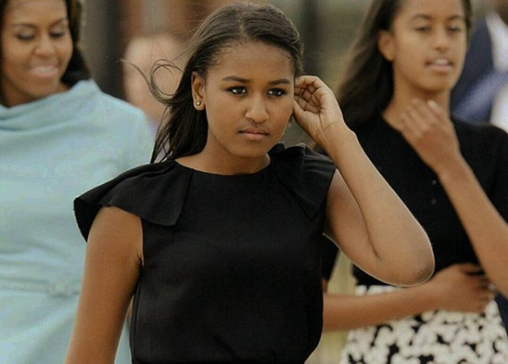 Sasha Obama in nero