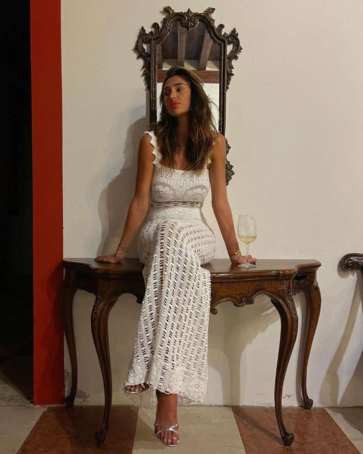 belen rodriguez abito estivo bianco