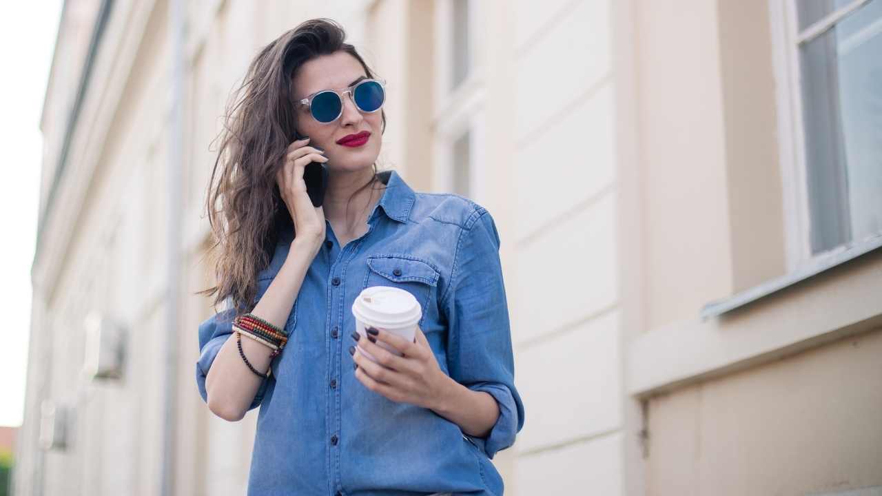 camicia di jeans trend primavera