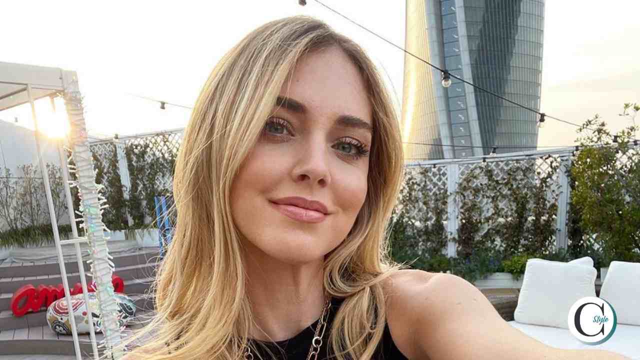 chiara ferragni top con pancia da fuori