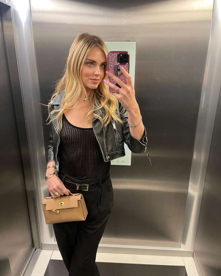 chiara ferragni chiodo nero