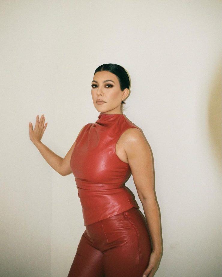 Kourtney Kardashian in rosso 