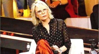 Maria De Filippi, cadute di stile per la conduttrice: non uno ma 5 errori