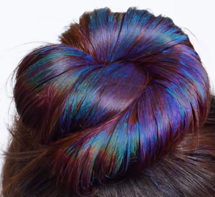 capelli raccolti colorati 