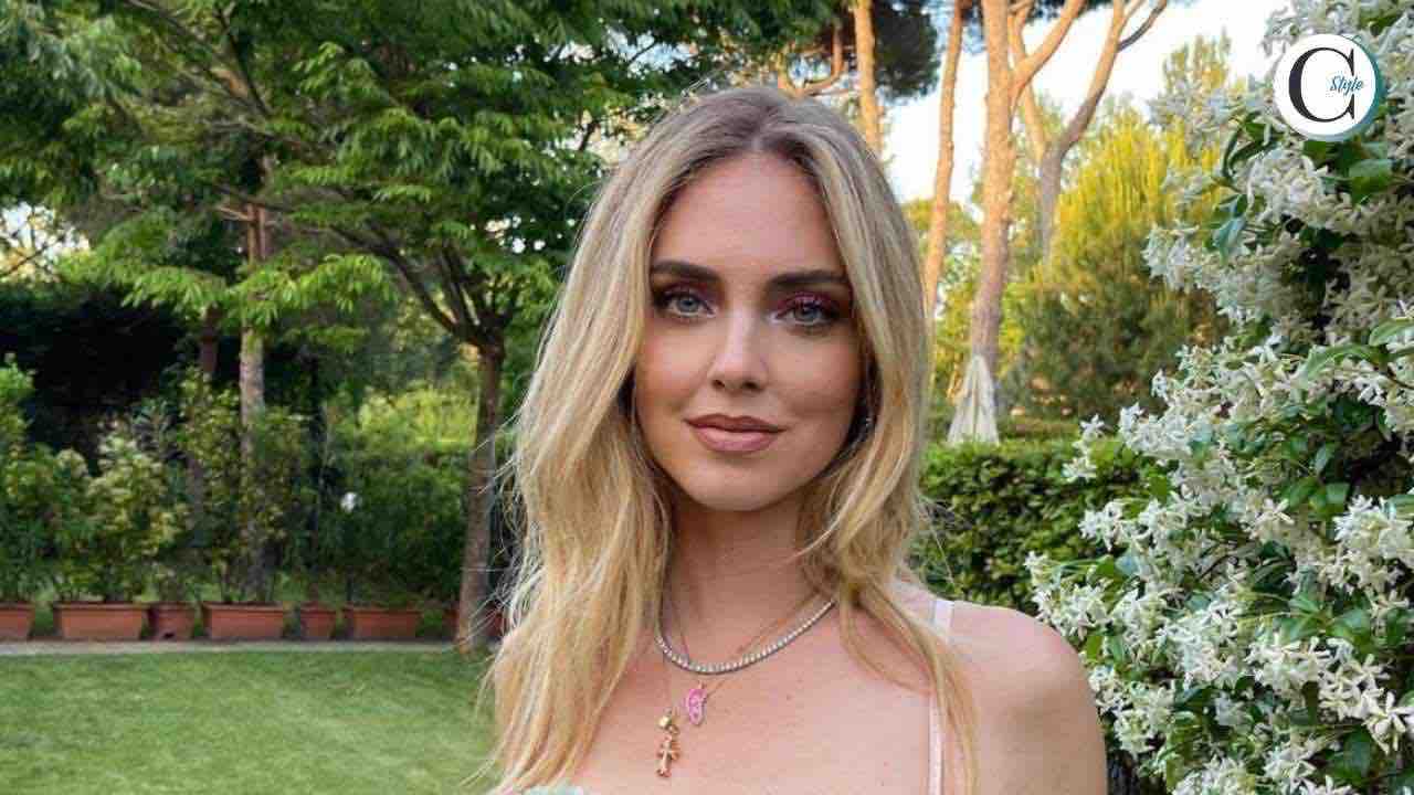 chiara ferragni look mare