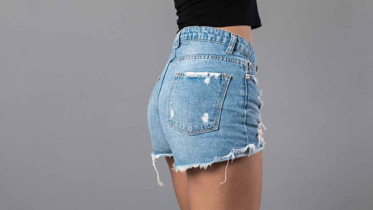 con cosa abbinare shorts jeans