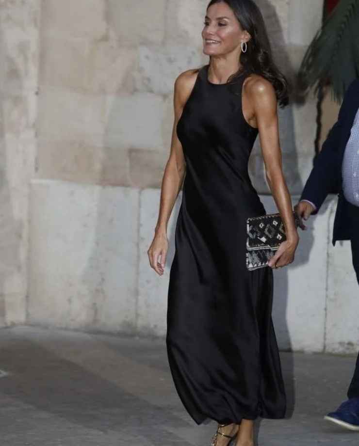 Letizia in total black