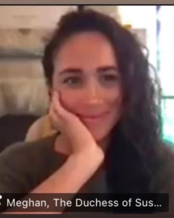 Meghan Markle riccia al naturale