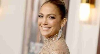 Jennifer Lopez sorprende tutti con un abito completamente trasparente
