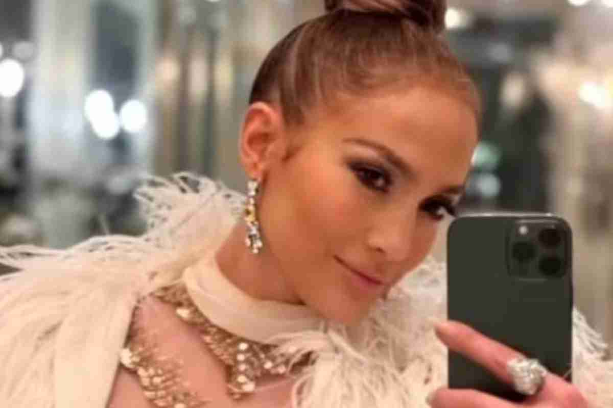 Jennifer Lopez, il look