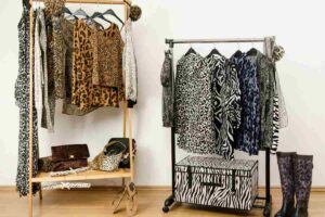 vestiti in tessuto animalier su rella