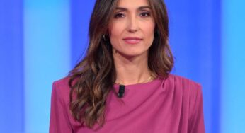 Caterina Balivo svela qual è il vero trend di questa estate: non puoi non comprarlo per quando vai in vacanza