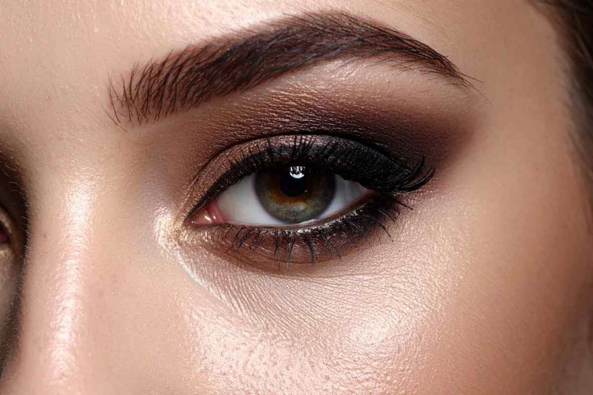 Occhio truccato con smokey Eyes
